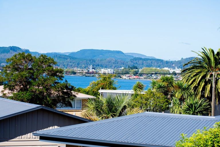 Photo of property in 20b Grand Vue Road, Kawaha Point, Rotorua, 3010