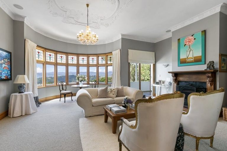 Photo of property in 8 Robieson Lane, Roseneath, Wellington, 6011