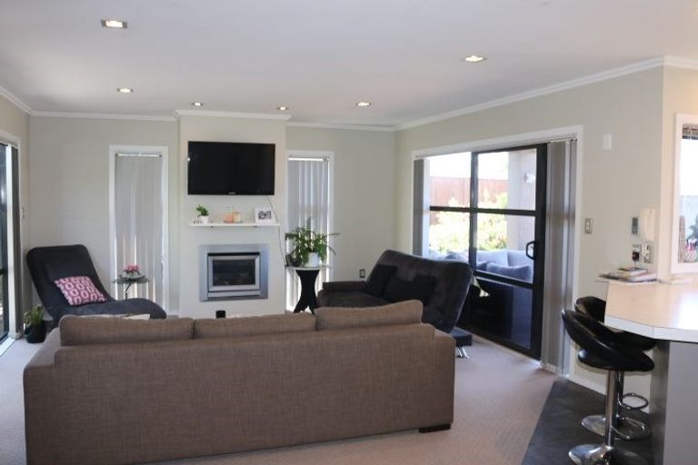 Photo of property in 65a Rosalie Terrace, Kelvin Grove, Palmerston North, 4414