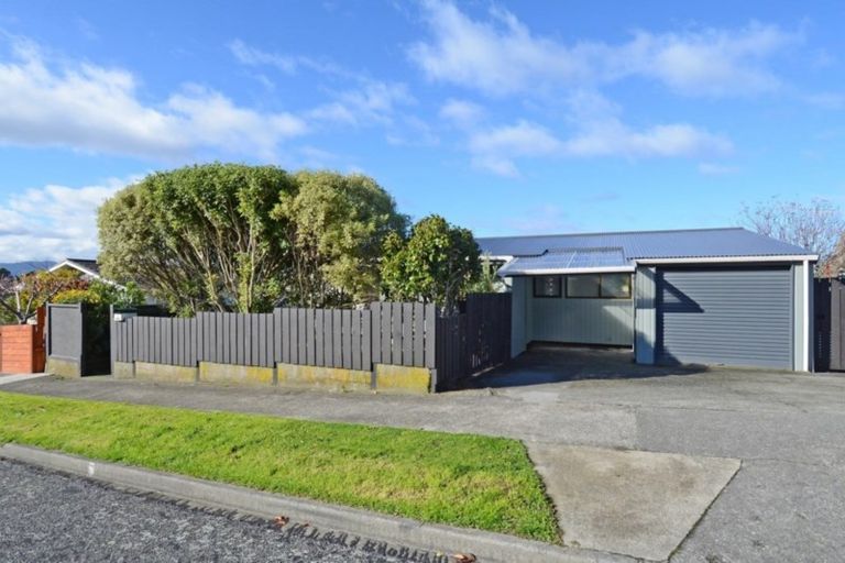 Photo of property in 6 Stanhope Grove, Korokoro, Lower Hutt, 5012