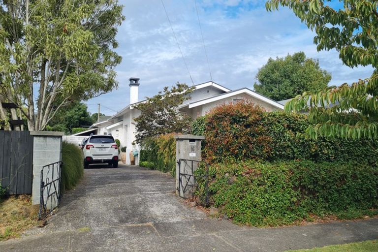 Photo of property in 16 Rossgrove Terrace, Mount Albert, Auckland, 1025