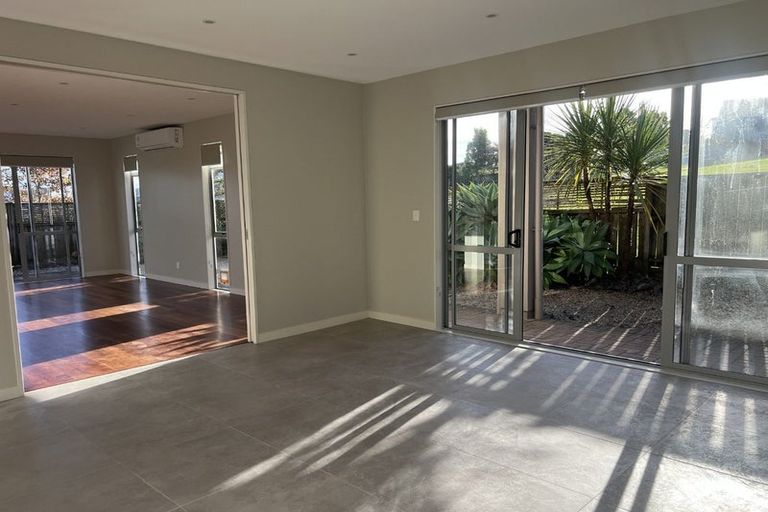 Photo of property in 10 Ballymore Drive, Pinehill, Auckland, 0632