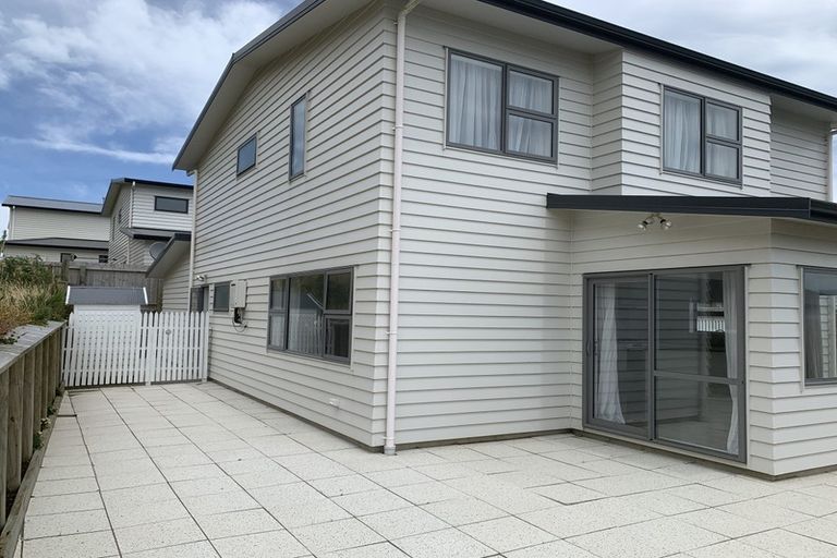 Photo of property in 5b Sandino Place, Grenada Village, Wellington, 6037