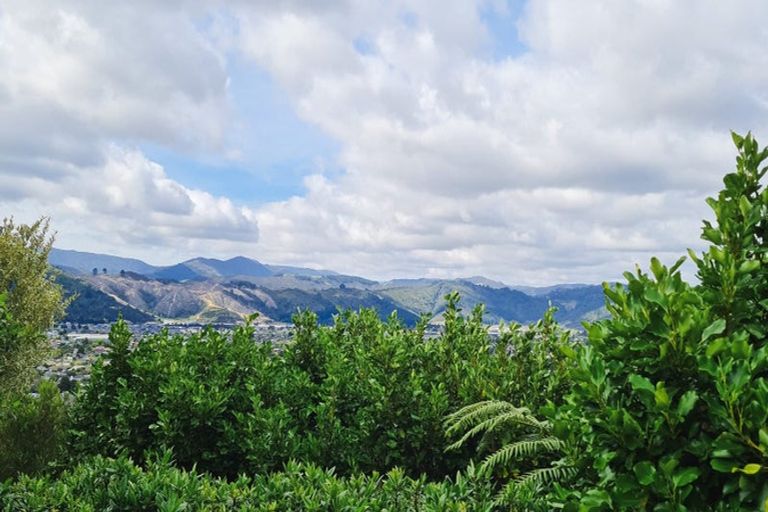 Photo of property in 9 James Nairn Grove, Riverstone Terraces, Upper Hutt, 5018