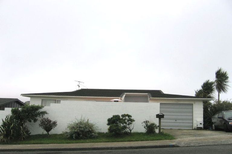 Photo of property in 68 Baylands Drive, Newlands, Wellington, 6037