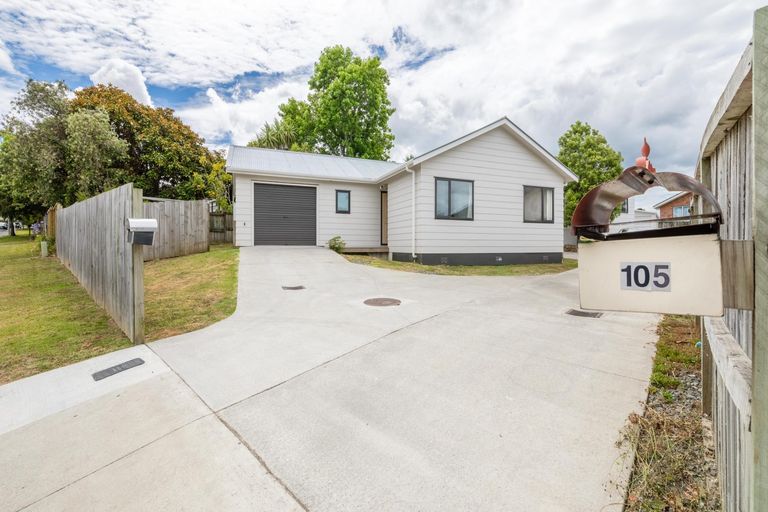 Photo of property in 105a Moire Road, West Harbour, Auckland, 0618