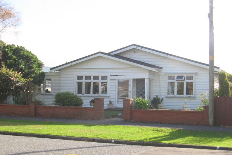 Photo of property in 3 Norton Park Avenue, Fairfield, Lower Hutt, 5011