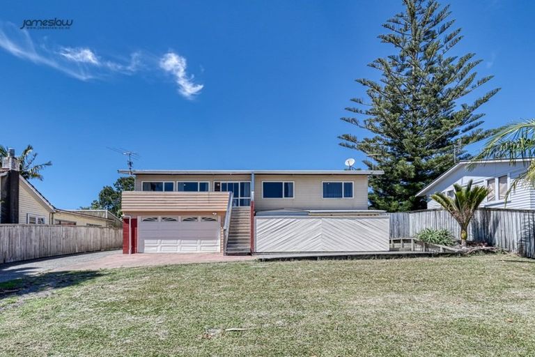 Photo of property in 46 Farquhar Road, Glendene, Auckland, 0602