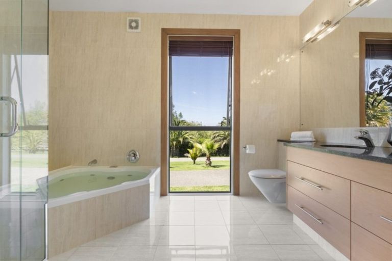 Photo of property in 338 Old North Road, Kumeu, 0892