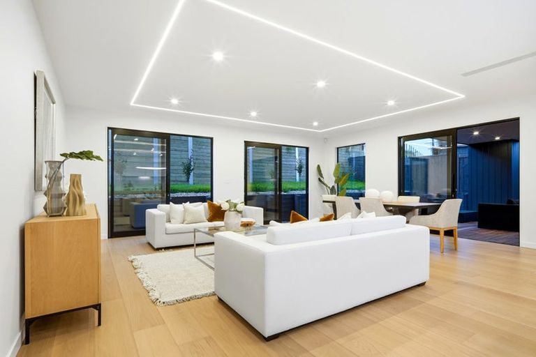 Photo of property in 28 Streamview Way, Long Bay, 0792