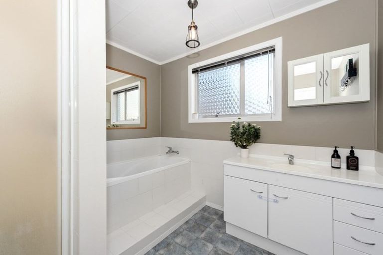 Photo of property in 44 Herbert Road, Queenwood, Hamilton, 3210