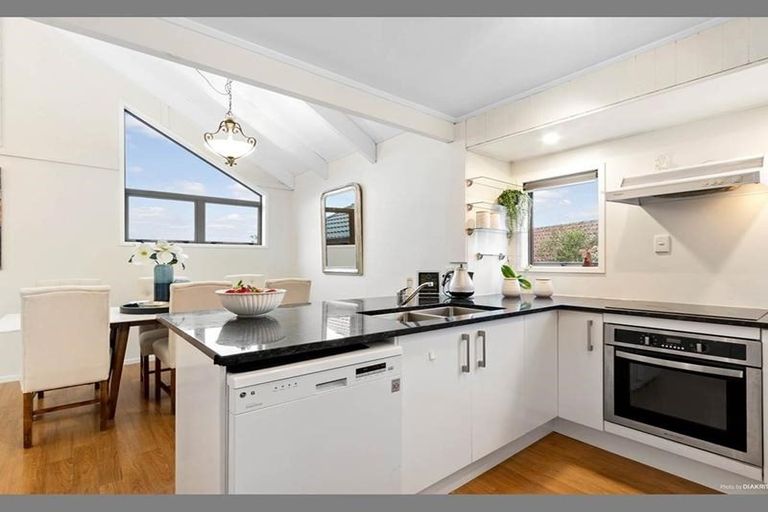 Photo of property in 1/30 Curacao Place, Half Moon Bay, Auckland, 2012