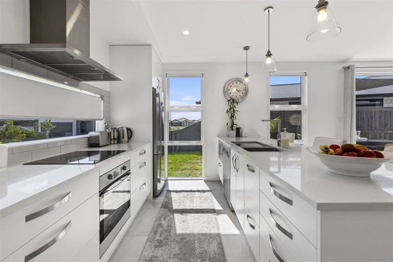 Photo of property in 39 Kotiate Street, Papamoa Beach, Papamoa, 3118