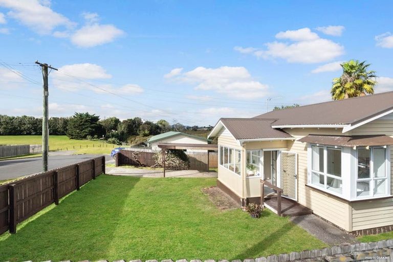 Photo of property in 2c Waiari Road, Conifer Grove, Takanini, 2112