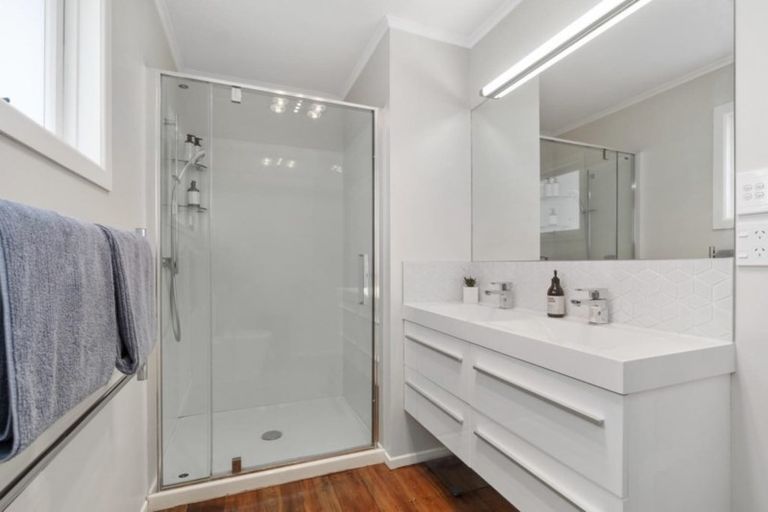 Photo of property in 1 Waipani Road, Te Atatu Peninsula, Auckland, 0610