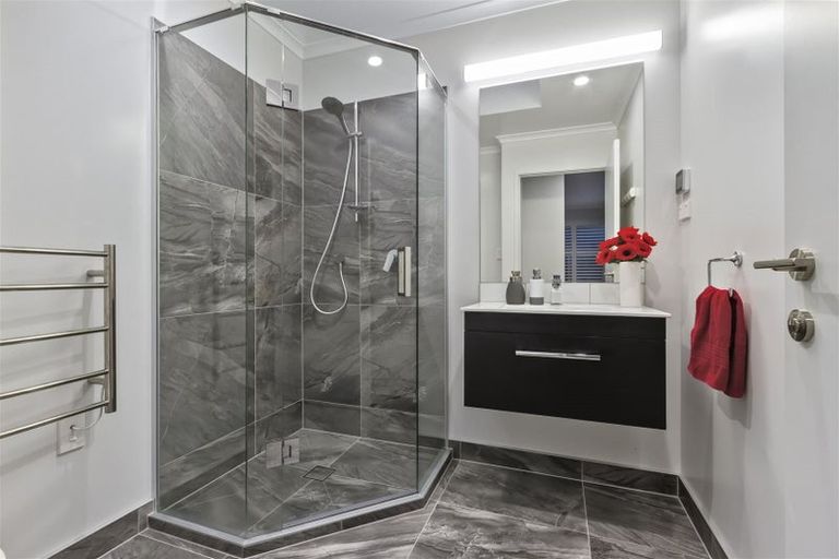 Photo of property in 88 Bomb Point Drive, Hobsonville, Auckland, 0616