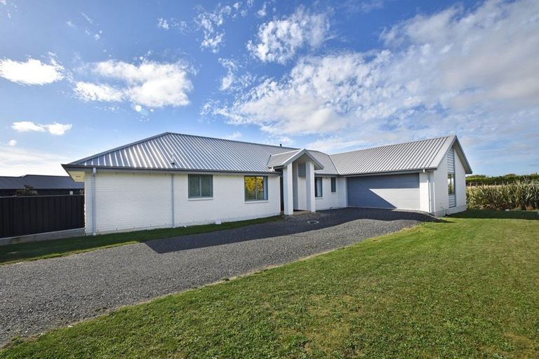 Photo of property in 15 Court Of Ascot, Seaward Bush, Invercargill, 9812