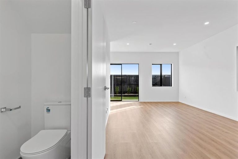 Photo of property in 47 Whare Kauri Road, Papakura, 2110