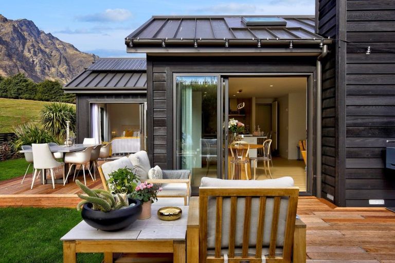 Photo of property in 10 Pendeen Crescent, Jacks Point, Queenstown, 9371