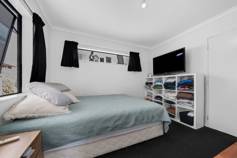Photo of property in 56 Claverdon Drive, Massey, Auckland, 0614