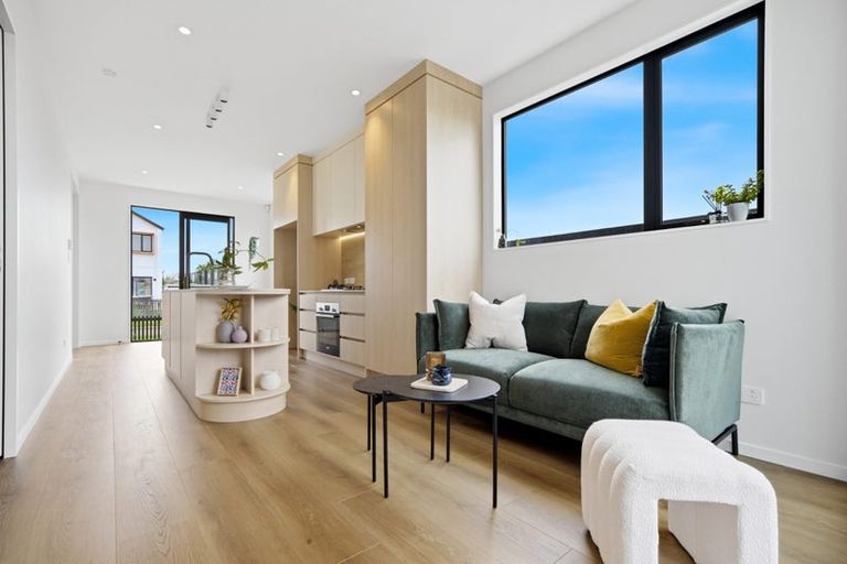 Photo of property in 6 Sails Road, Hobsonville, 0616
