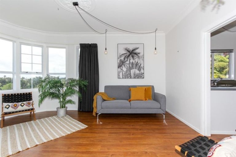 Photo of property in 4b Catherine Crescent, Moturoa, New Plymouth, 4310