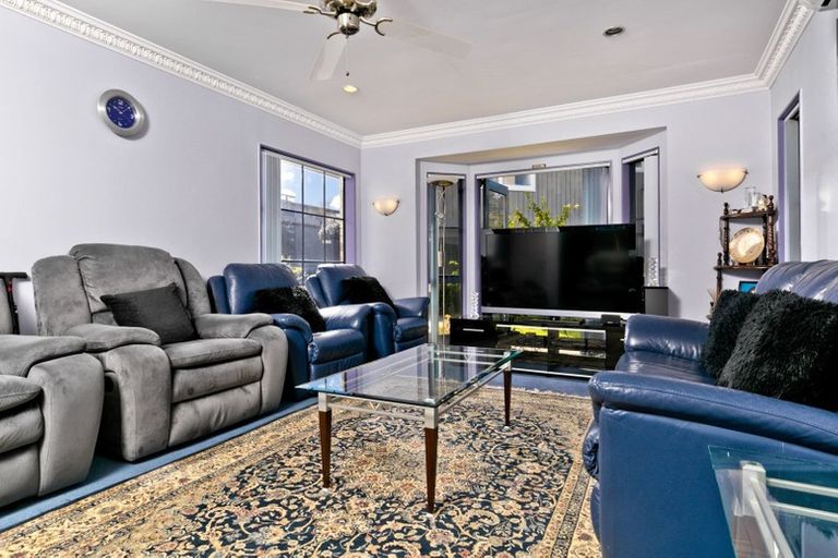 Photo of property in 5a Crompton Road, Massey, Auckland, 0614