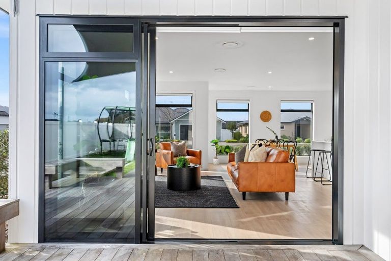 Photo of property in 20 Maturiki Drive, One Tree Point, 0118