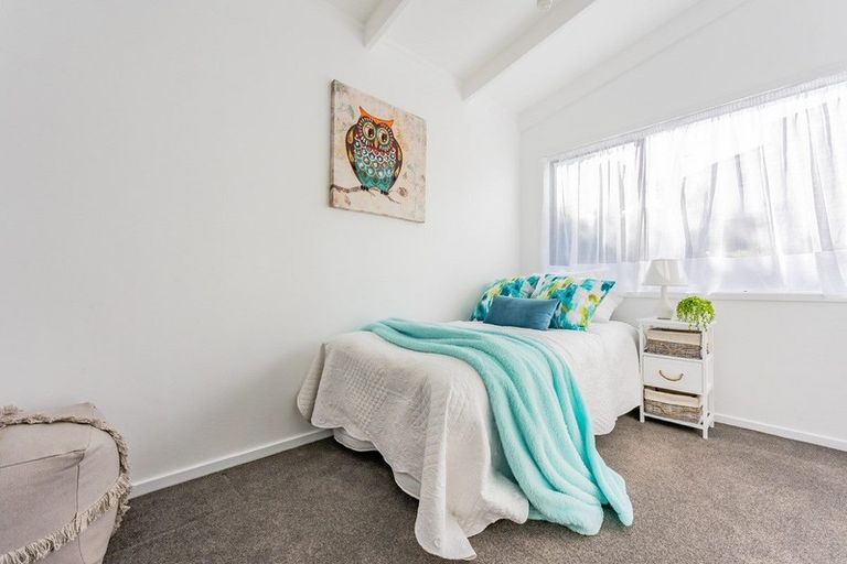 Photo of property in 2/104 Ocean View Road, Northcote, Auckland, 0627