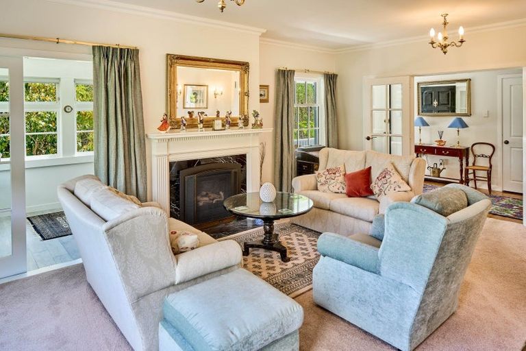 Photo of property in 100 Cheviot Road, Lowry Bay, Lower Hutt, 5013