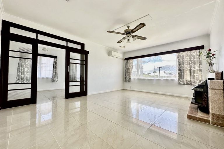 Photo of property in 15 Seddon Avenue, Papatoetoe, Auckland, 2104