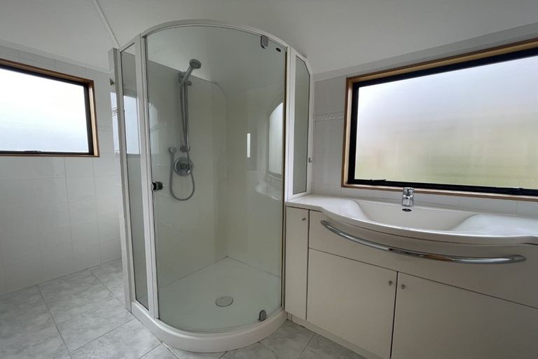 Photo of property in 1 Calypso Place, Rothesay Bay, Auckland, 0630