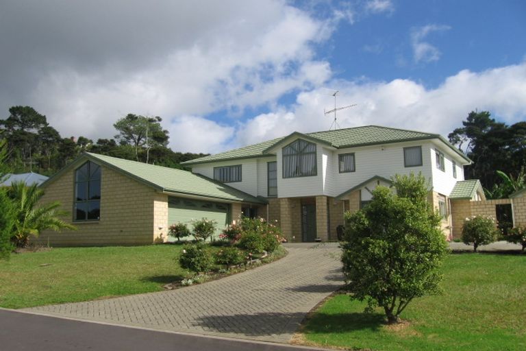 Photo of property in 65 Staincross Street, Green Bay, Auckland, 0604