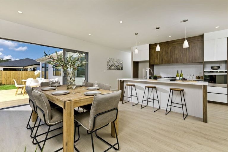 Photo of property in 3 Tarras Road, Kumeu, 0810