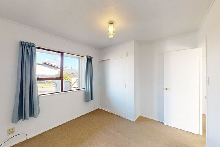 Photo of property in 41a Sunhaven Drive, Newlands, Wellington, 6037