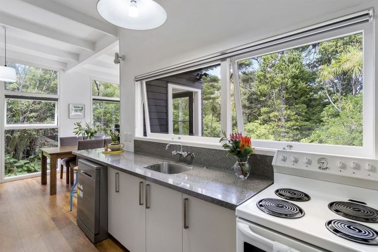 Photo of property in 92 Park Hill Road, Birkenhead, Auckland, 0626