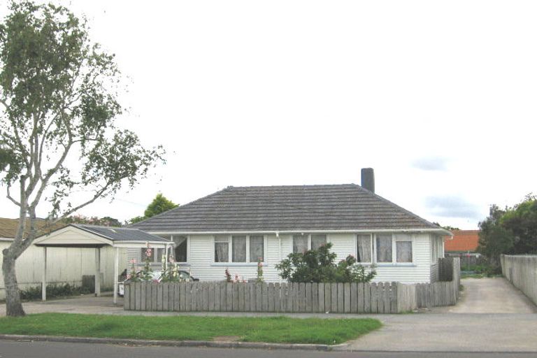 Photo of property in 18 Wairau Avenue, Avondale, Auckland, 1026