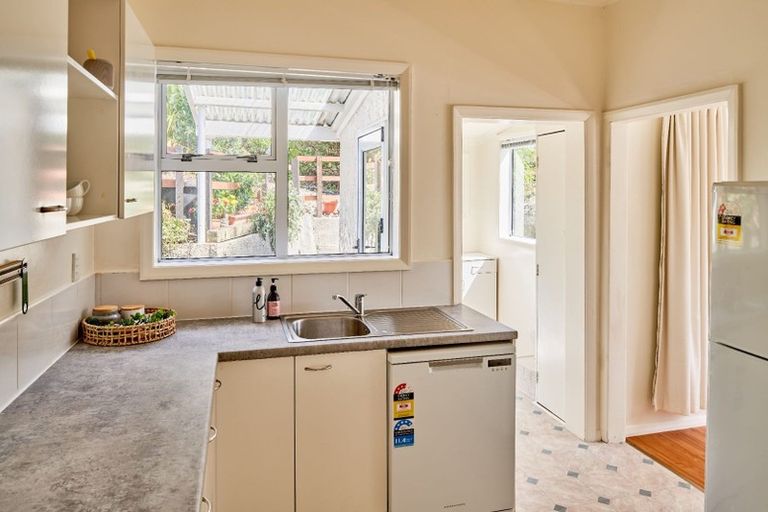 Photo of property in 44 Raroa Terrace, Tawa, Wellington, 5028