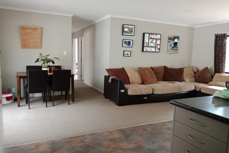 Photo of property in 8 Aratika Grove, Stokes Valley, Lower Hutt, 5019