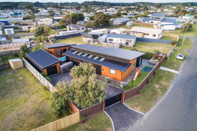 Photo of property in 5 Te Kiri Street, Himatangi Beach, Foxton, 4891