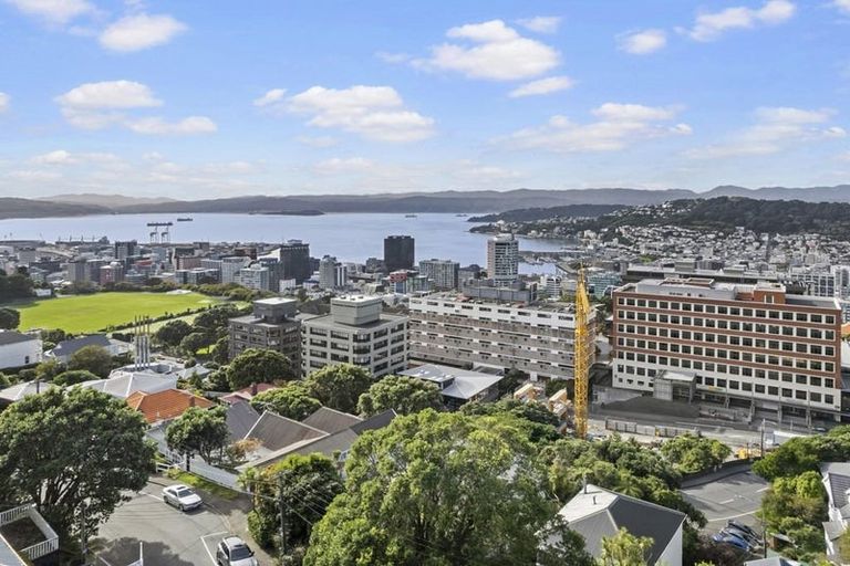 Photo of property in 18 Central Terrace, Kelburn, Wellington, 6012