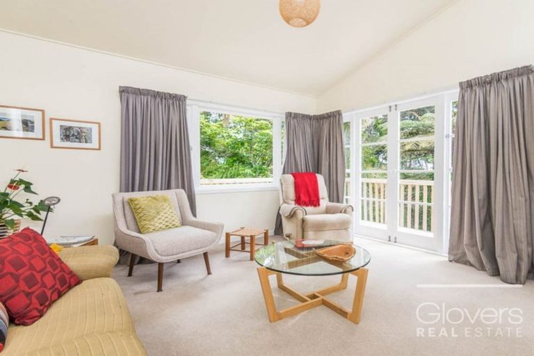 Photo of property in 8 Tawini Road, Titirangi, Auckland, 0604