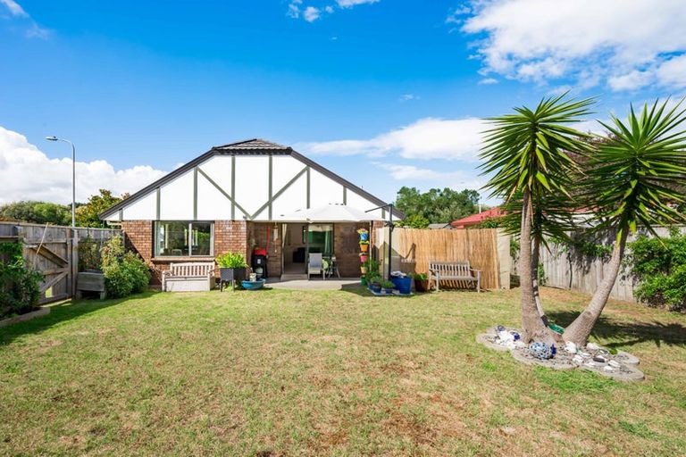 Photo of property in 52 Campion Road, Waikanae Beach, Waikanae, 5036