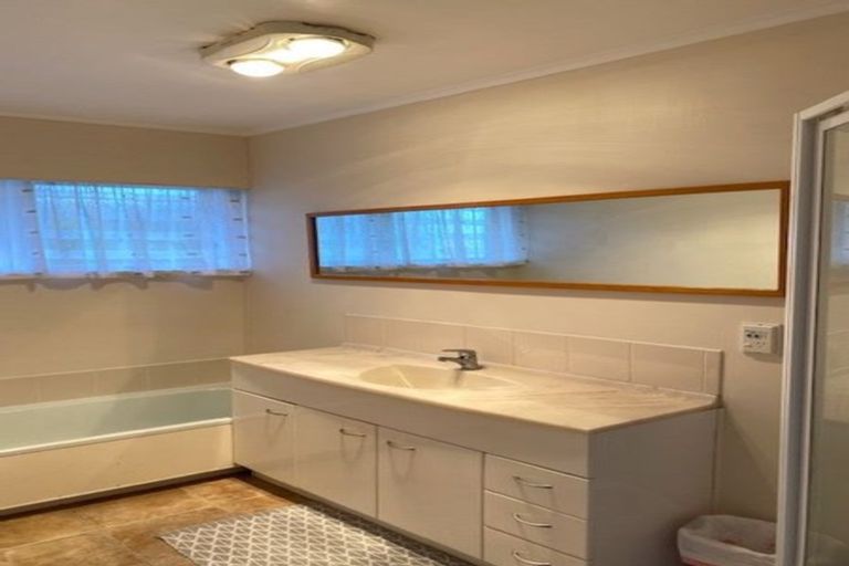 Photo of property in 15 Taitua Drive, Te Atatu South, Auckland, 0610