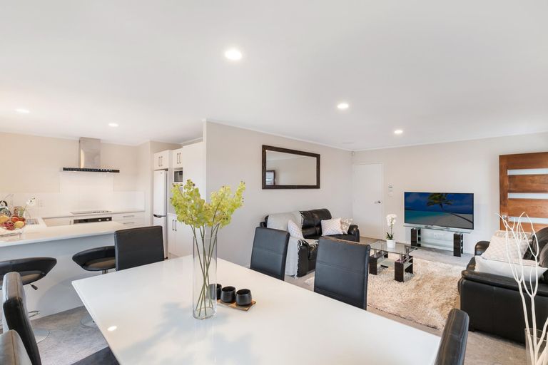 Photo of property in 1/11 Kopara Place, Clendon Park, Auckland, 2103