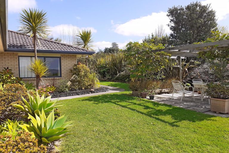 Photo of property in 91 Whaka Street, Maungaturoto, 0520