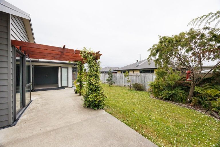 Photo of property in 35 Pegasus Place, Kelvin Grove, Palmerston North, 4414