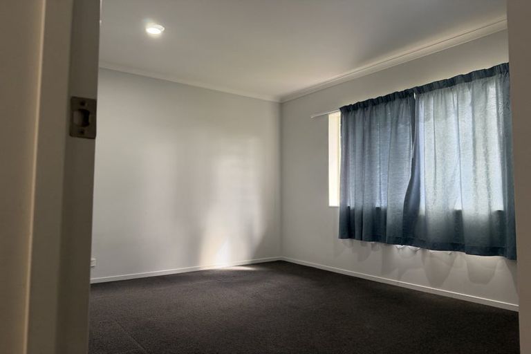 Photo of property in 35 Croftview Road, Wattle Downs, Auckland, 2103