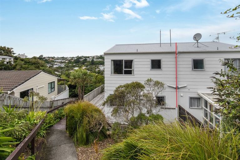 Photo of property in 32a Cheltenham Terrace, Newlands, Wellington, 6037