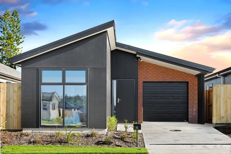 Photo of property in 15 Waruhia Crescent, Rototuna North, 3281